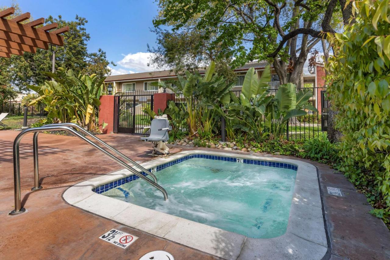 Hotel Western Garden Court 3*