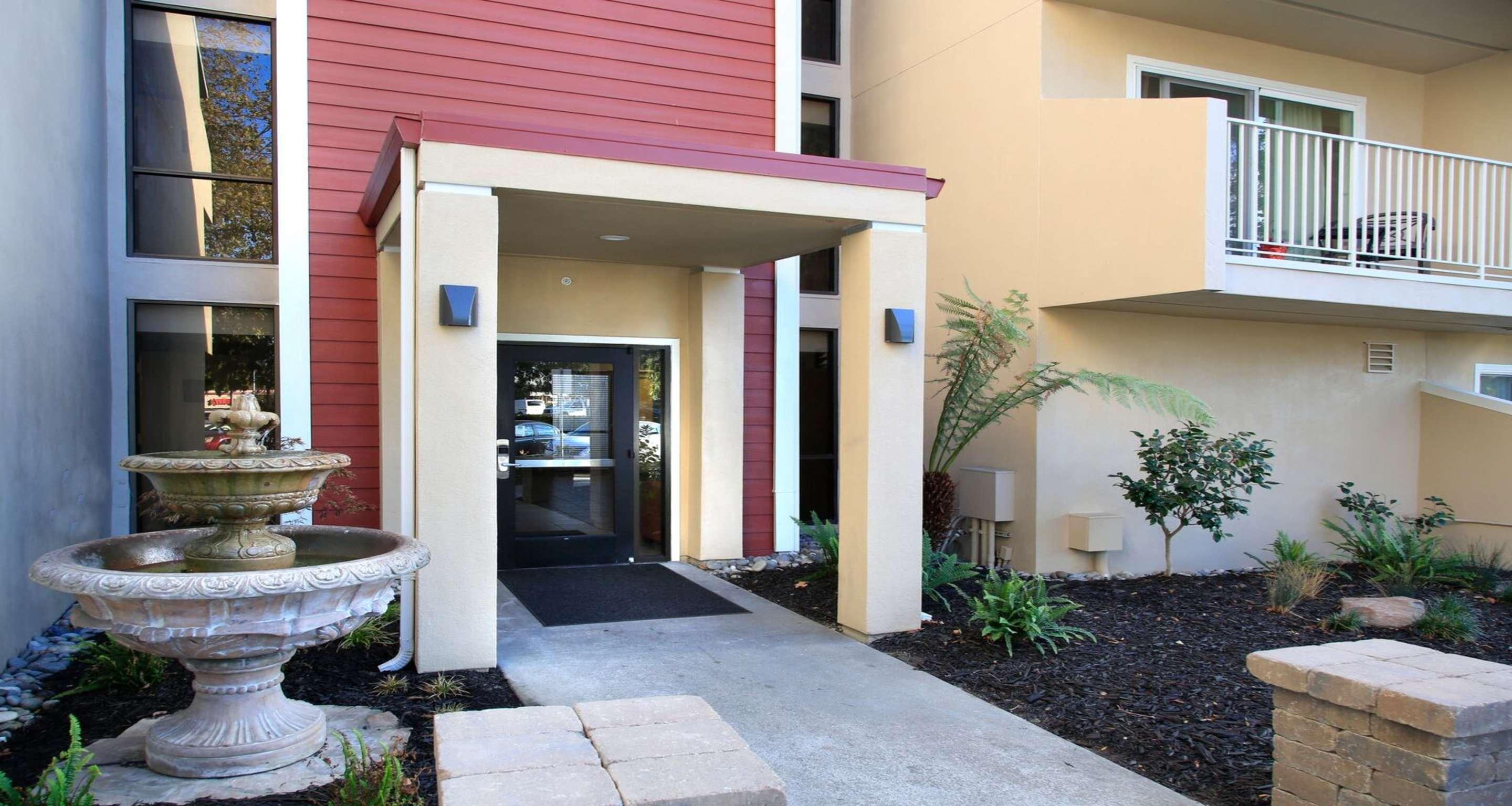 Hotel Western Garden Court 3*