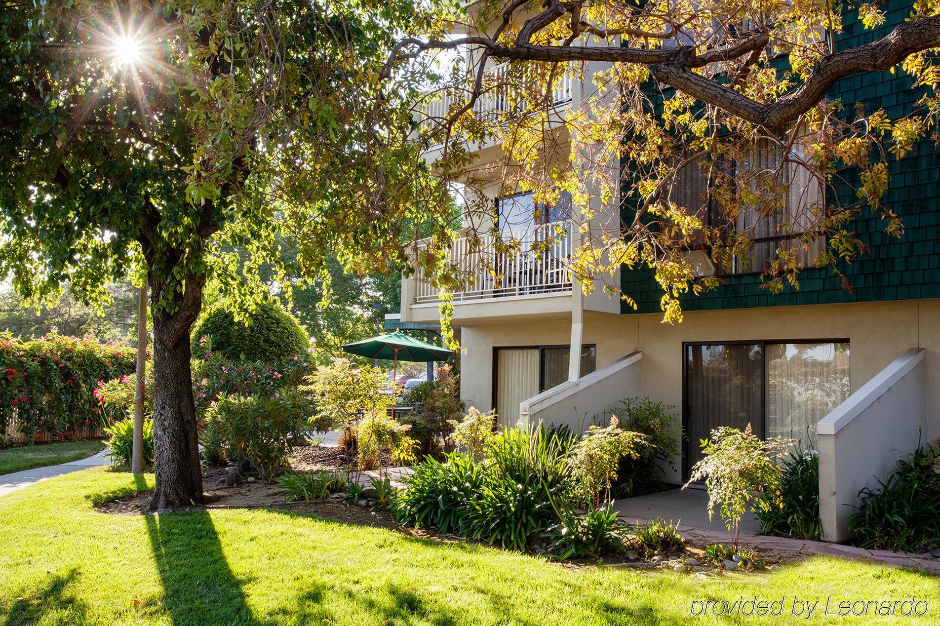 Hotel Western Garden Court 3*