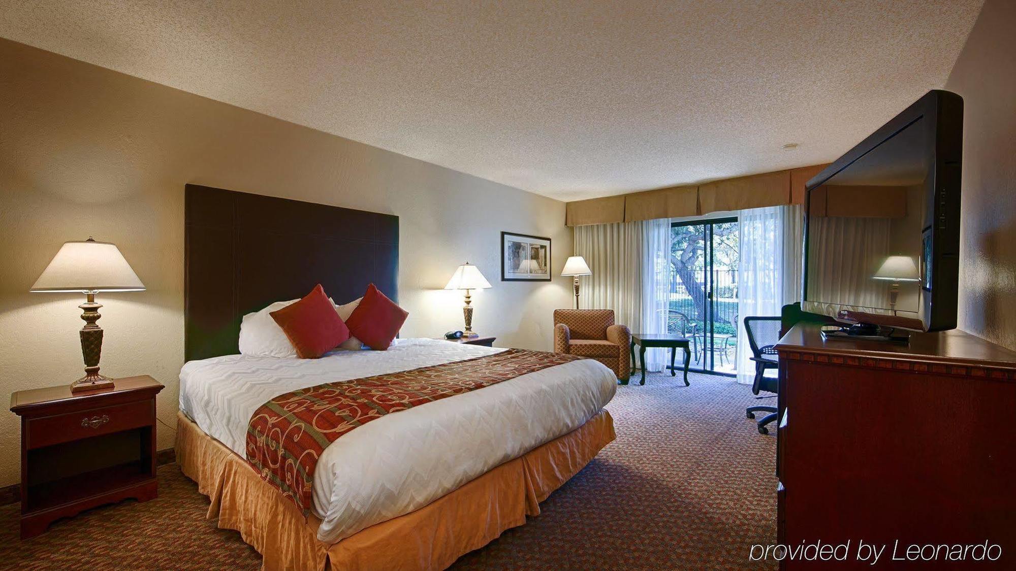 Hotel Western Garden Court 3*